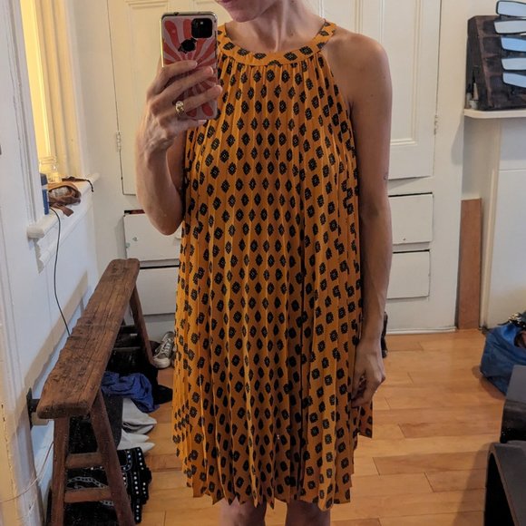 THML - Orange and Green Paisley Pleated Sleeveless Dress - Picture 3 of 9